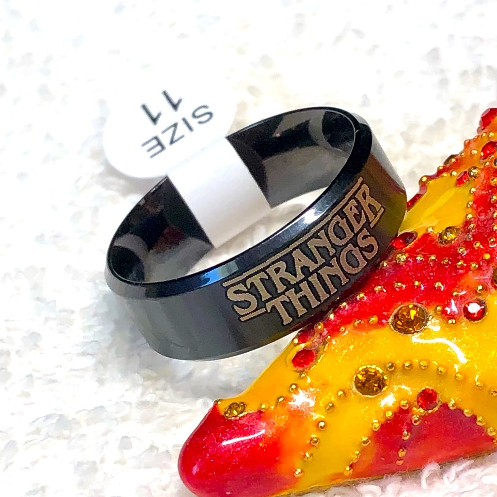 🚴‍♂️STRANGER THINGS-Mens -black metal ring etched in gold /tone letters